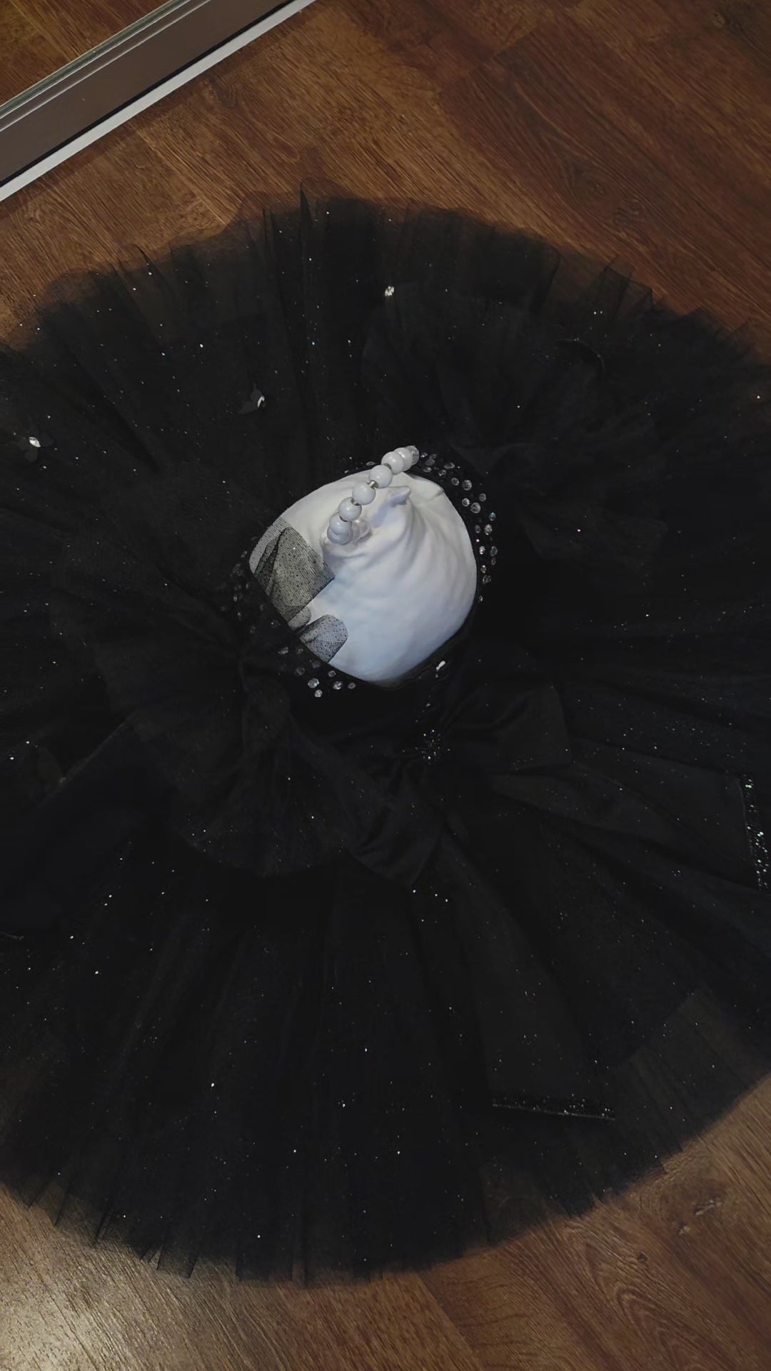 Šaty Black Swan